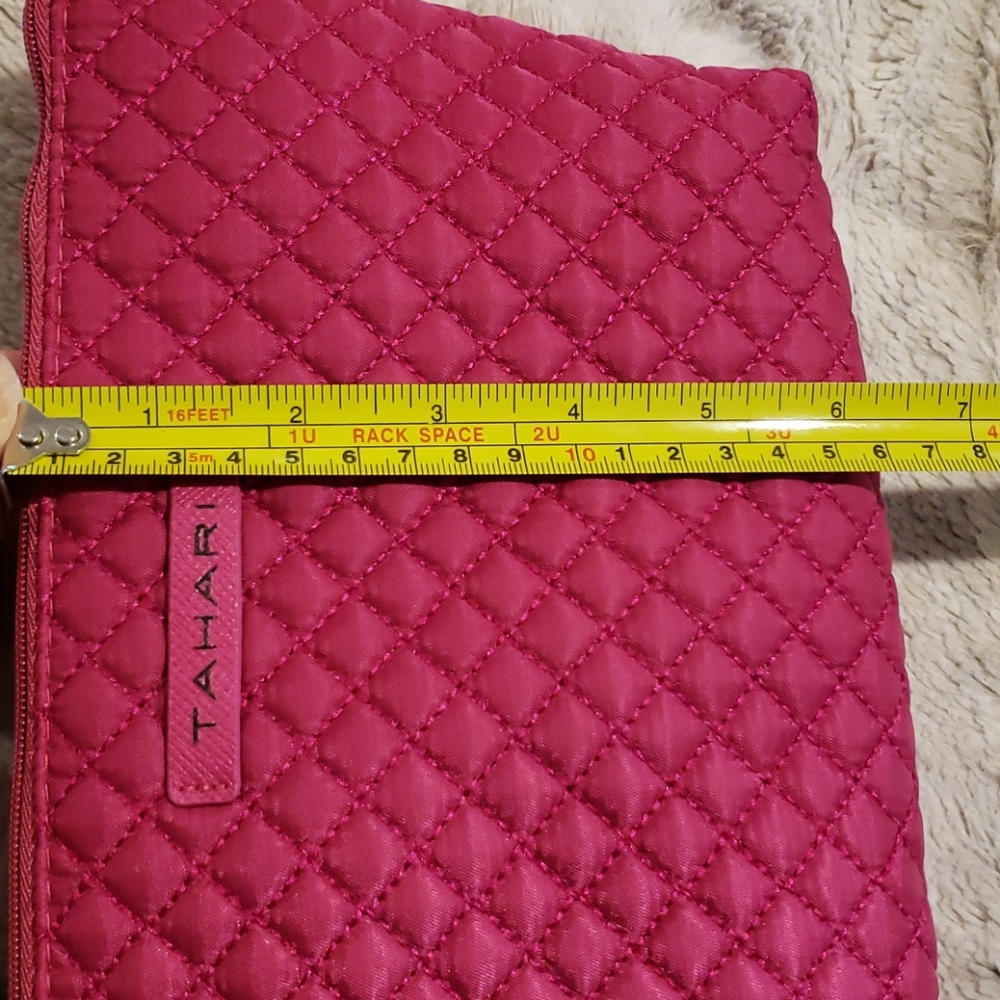 NWT -Tahari Pink Quilted Cosmetic Bag & Essentials - Picture 3 of 7